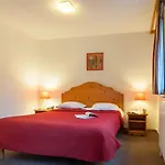 Pierre & La Riviere מלון דירות 3*